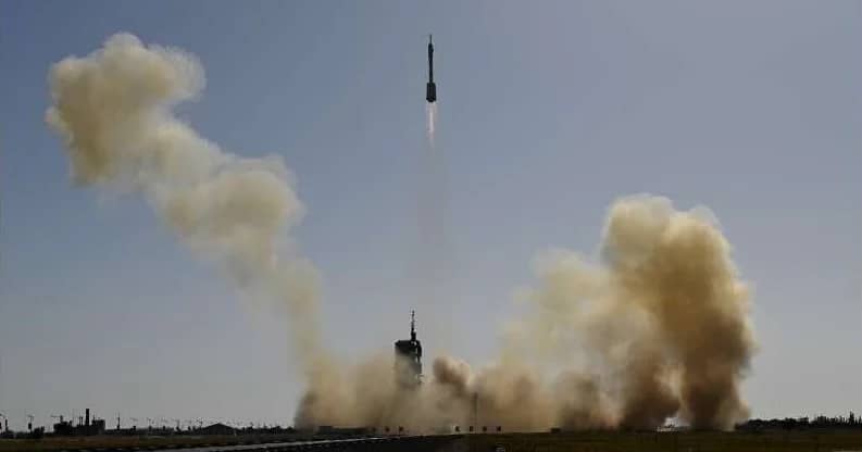 Засекречений китайський космічний літак потрапив на камеру на орбіті