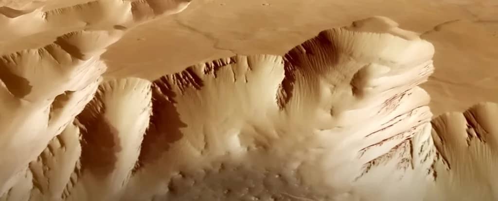 ESA показало анімацію прольоту Mars Express над грабенами Червоної планети