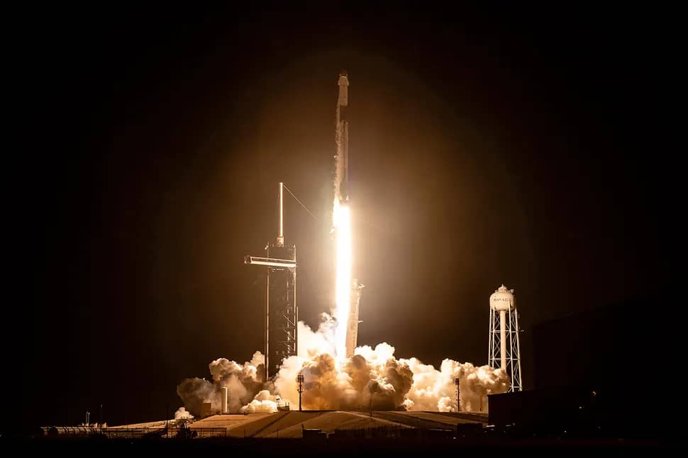 Перший ступінь ракети Falcon 9 перекинувся при посадці
