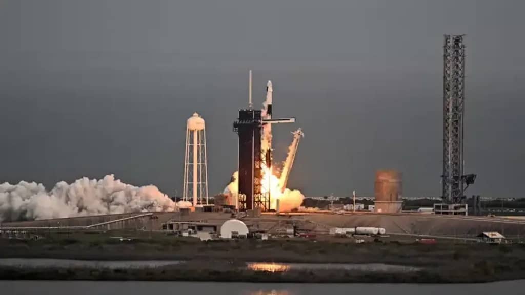 SpaceX запустить відразу дві ракети Falcon 9 за один день