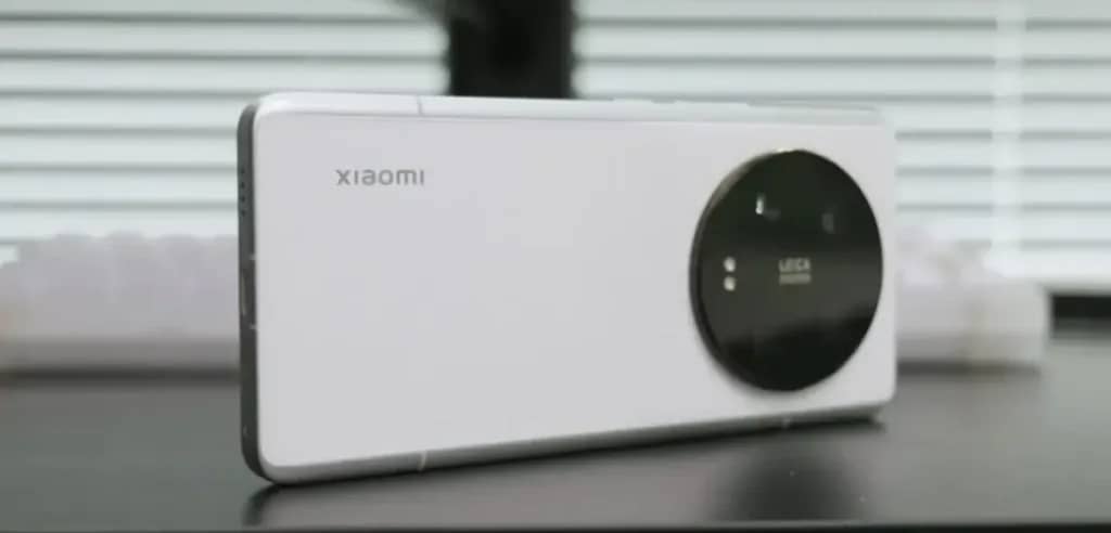 Дизайн Xiaomi 14 Ultra зі шкіряною задньою панеллю і брендингом Leica показаний на свіжих рендерах