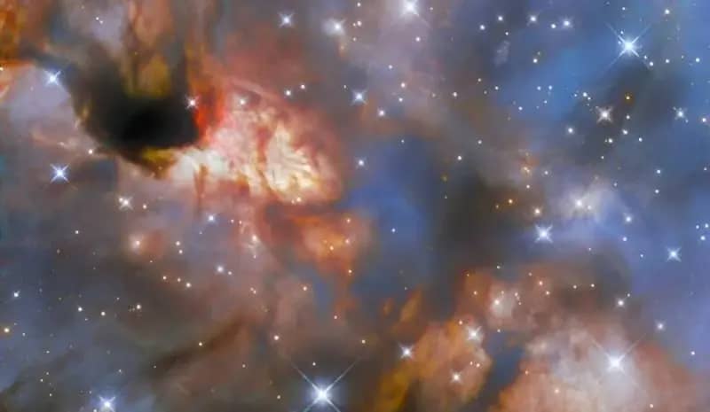 Hubble спостерігає за формуванням масивної зірки