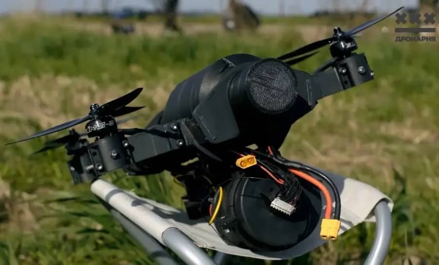 Українські розробники представили FPV дрон на оптоволокні