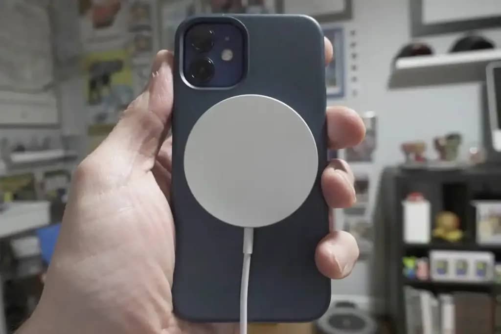 iPhone 12 отримує підтримку бездротової зарядки Qi2