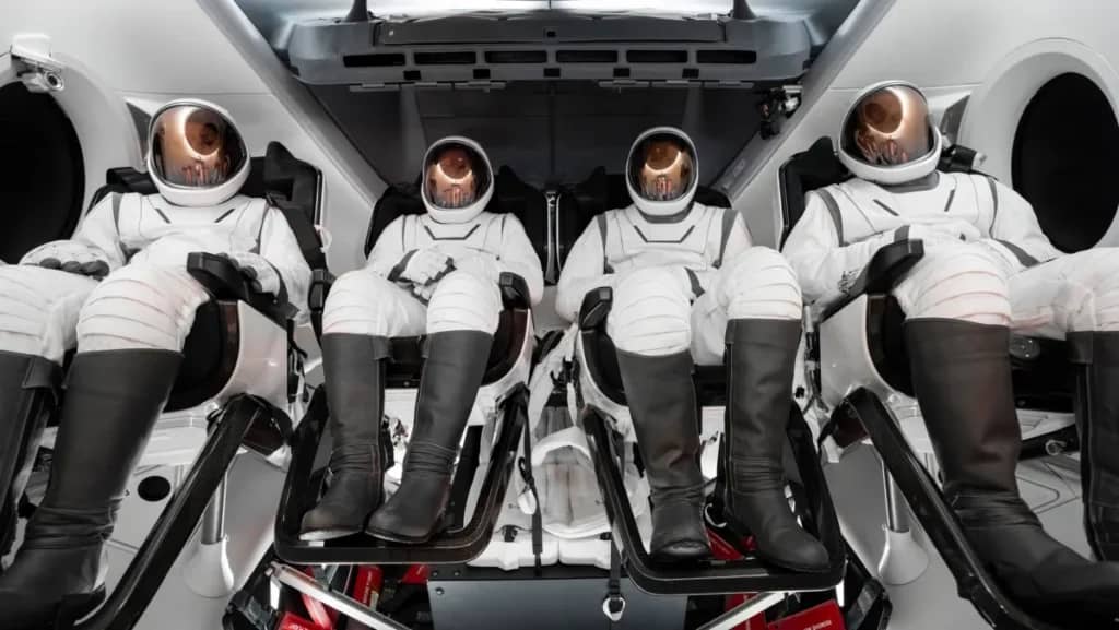 SpaceX представила новий скафандр EVA