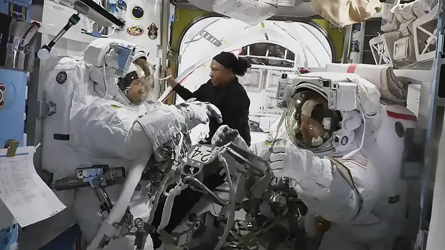 Астронавтів NASA переслідують проблеми зі скафандрами, зірвався вже другий вихід у відкритий космос