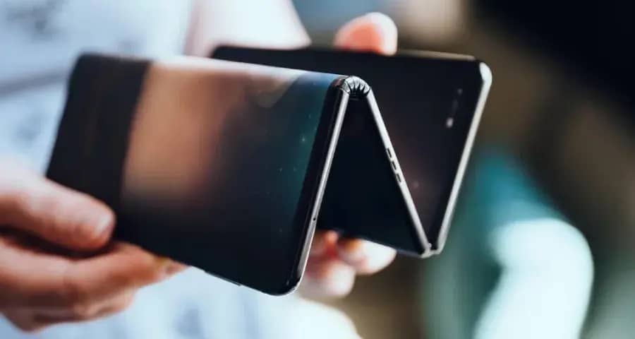 Huawei підтверджує розробку смартфона, який складається потрійно
