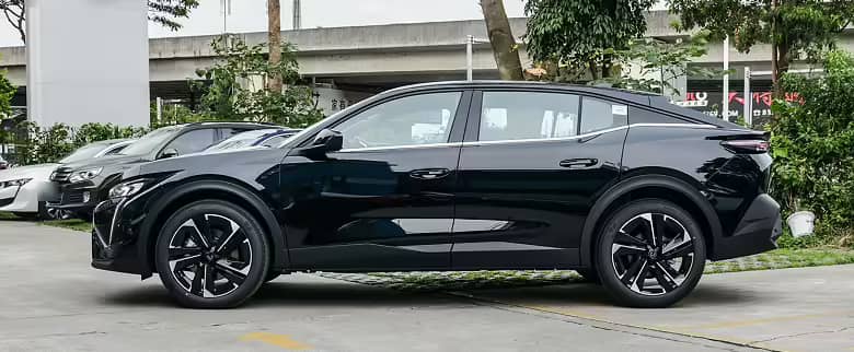 Peugeot 408X 2025 представлять 12 липня