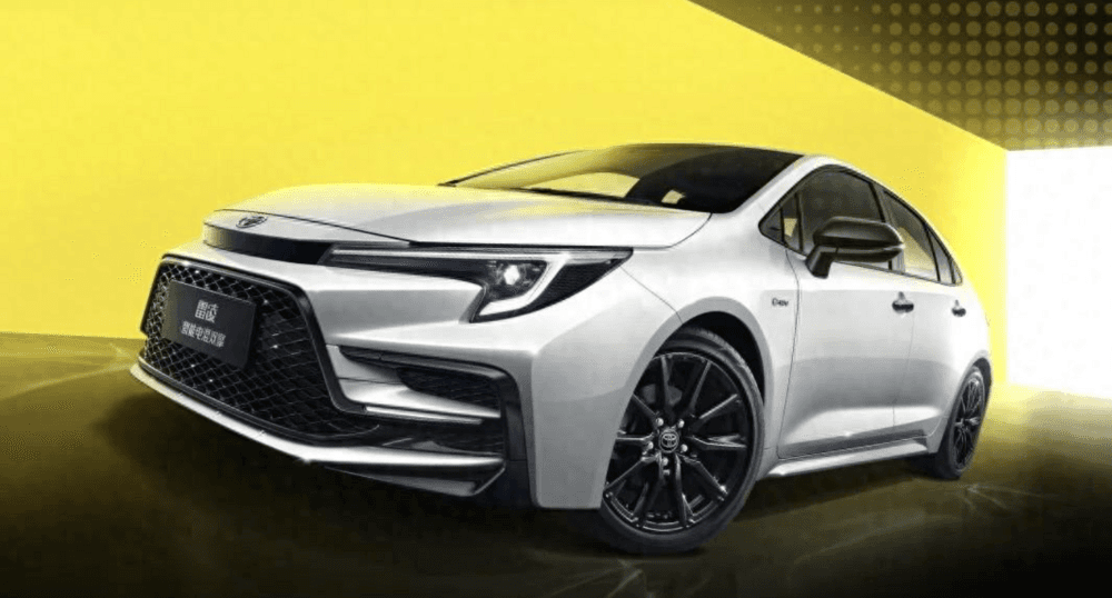 Представлений двомоторний седан Toyota Levin Knight Edition