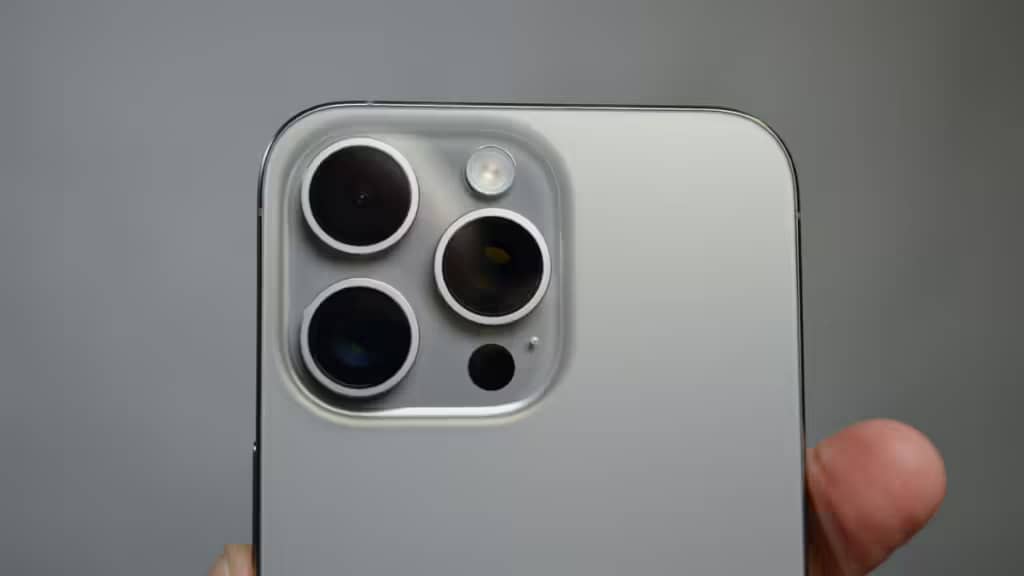 Apple оновить камеру в серії iPhone 17