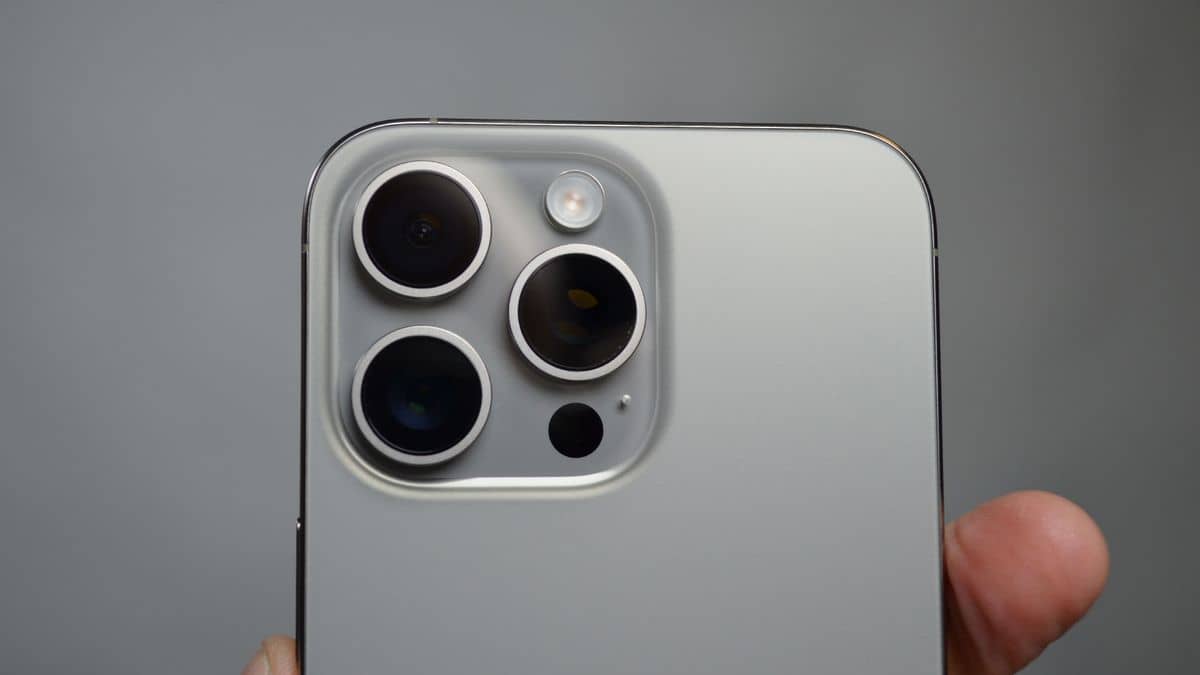 Apple відмовилася від титану через два роки