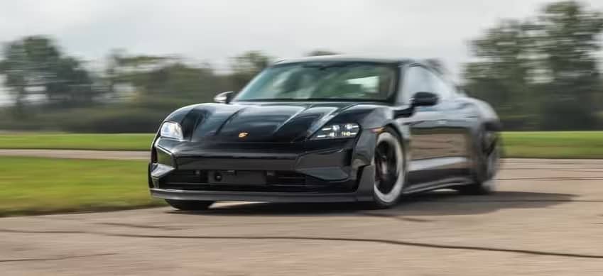 Porsche змінює курс: оновлений Taycan отримає риси автомобіля з ДВЗ