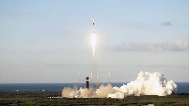 SpaceX запускає 27 супутників Starlink
