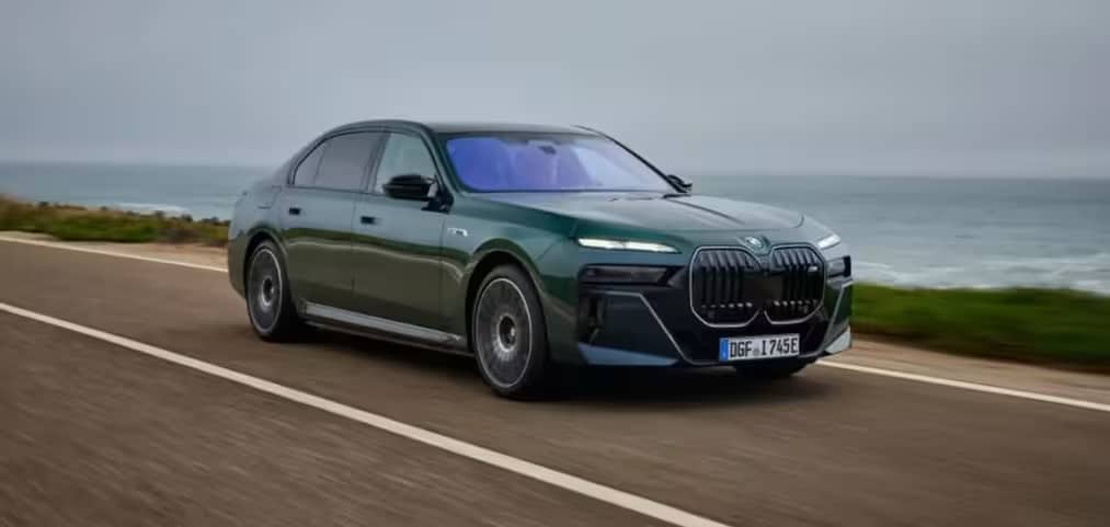 BMW оголосила дату прем’єри нового електричного флагмана