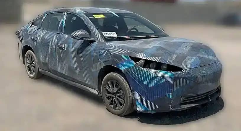 Найдешевший седан BYD на електротязі показали наживо