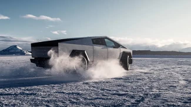 Tesla Cybertruck виявився не готовим до снігу