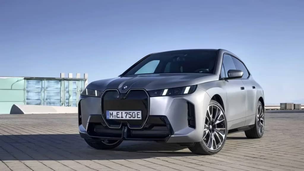 Представлений BMW iX xDrive60 2025