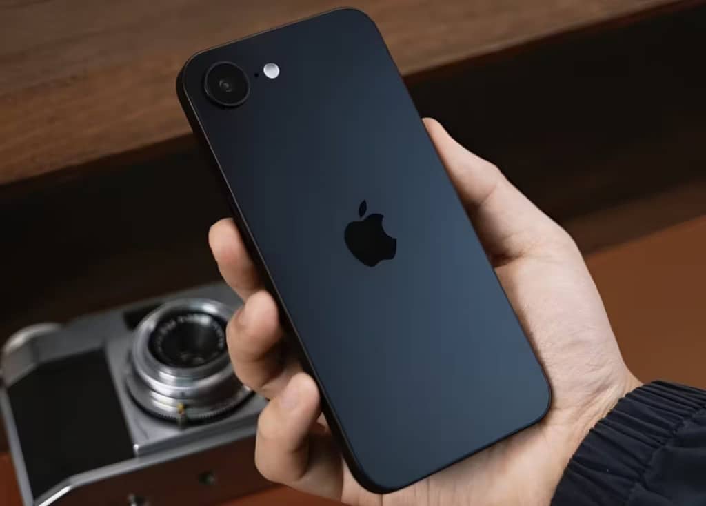 Інсайдер виклав перші фотографії iPhone SE 4