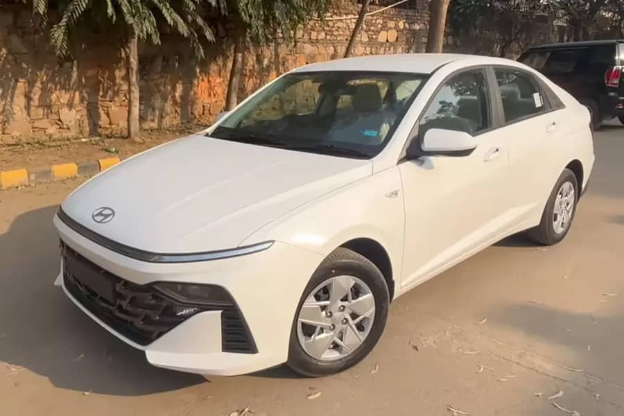 Перші «живі» зображення Hyundai Verna (Solaris) у базовій версії