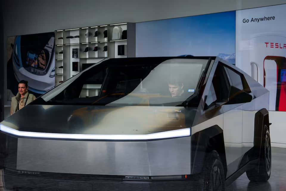 Представлений найдешевший Tesla Cybertruck