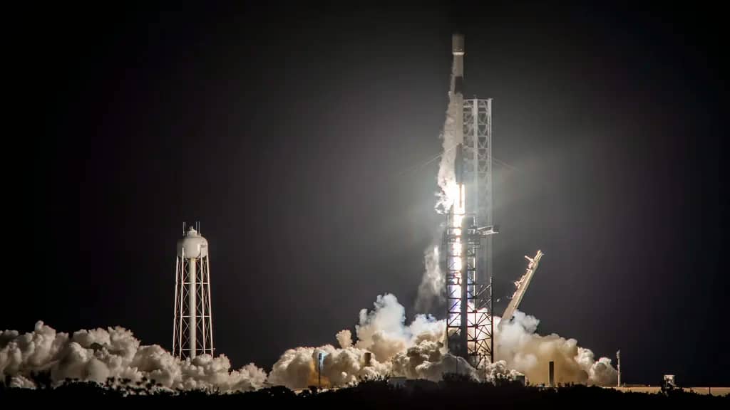 SpaceX запускає супутники Starlink з Флориди