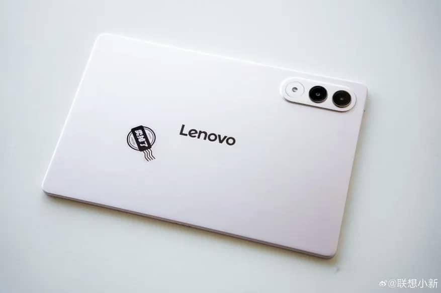 Lenovo представила новий планшет Xiaoxin AI Tablet Pro GT