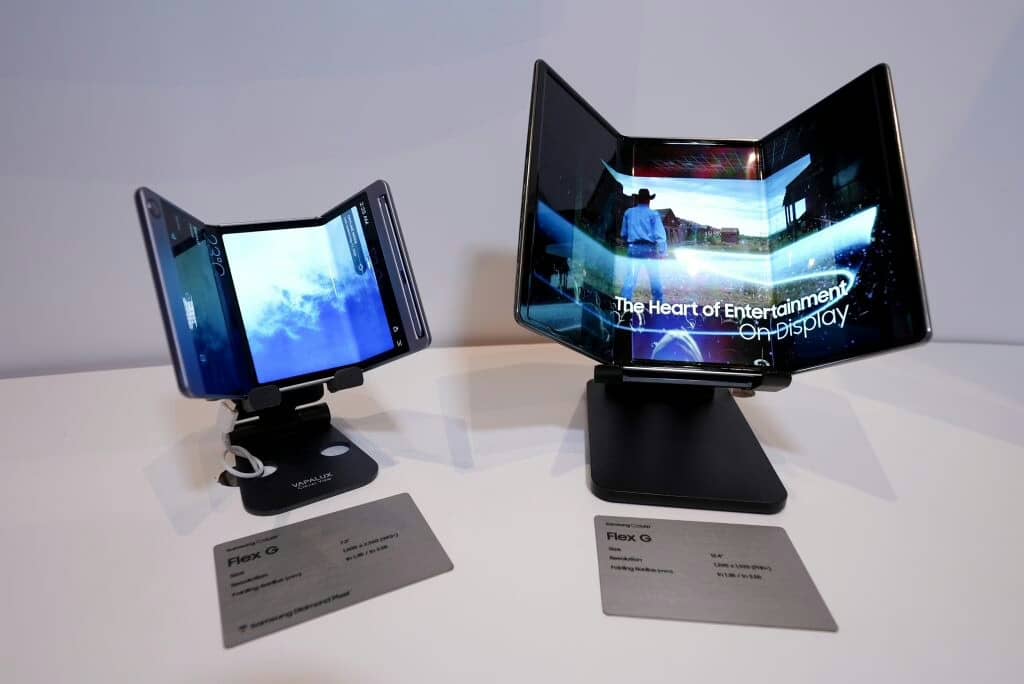 One UI 8 розкрила новий складаний смартфон Samsung з трьома екранами