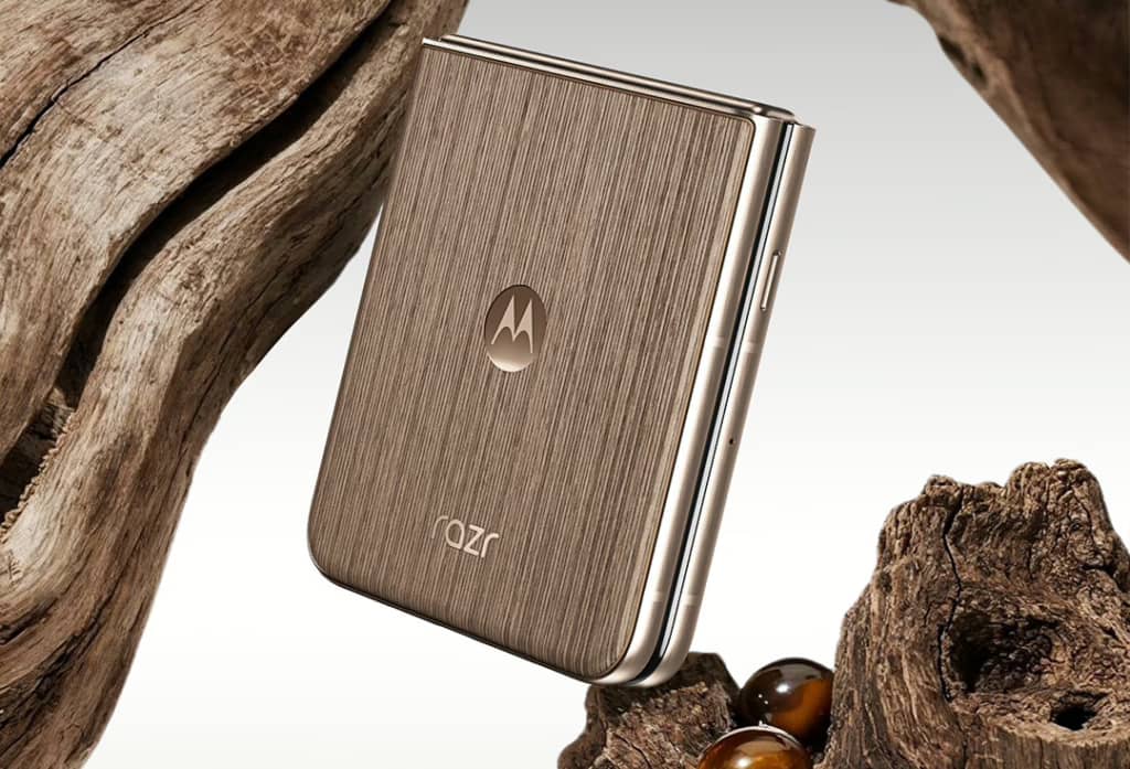Представлений Motorola Edge 60 Pro із задньою панеллю з натурального дерева