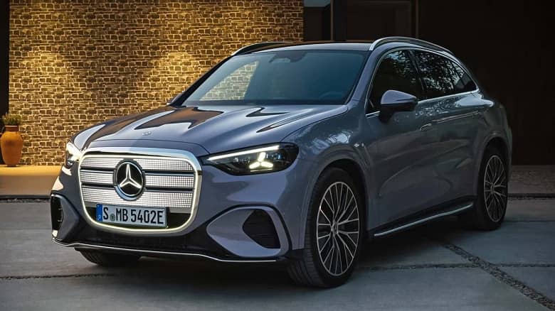 Mercedes-Benz показав перший тизер електричного седана C-класу