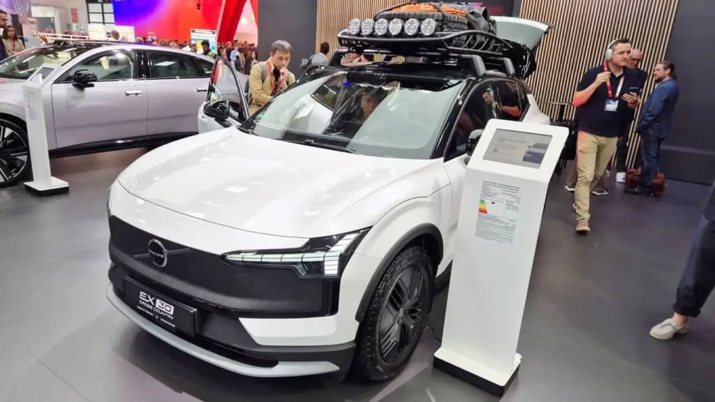 Volvo EX30 Cross Country представлений у Європі