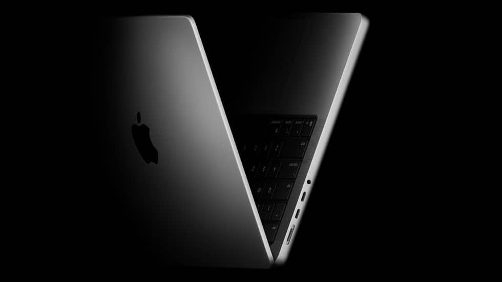 Apple виключила зарядний пристрій із комплектації MacBook Pro M5