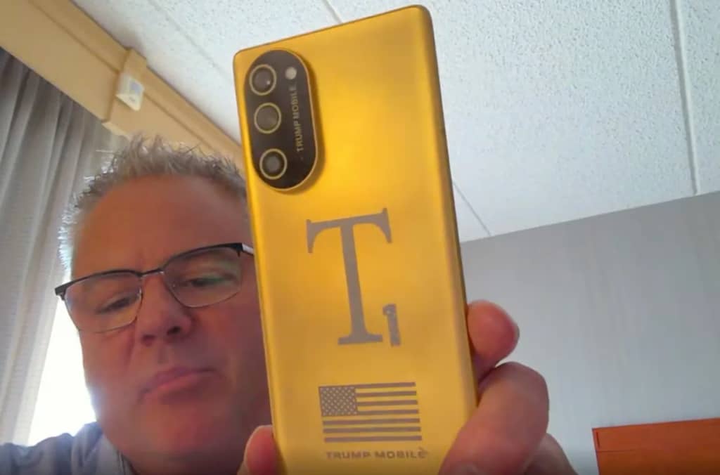 Перші реальні фото Trump Phone з’явилися в мережі