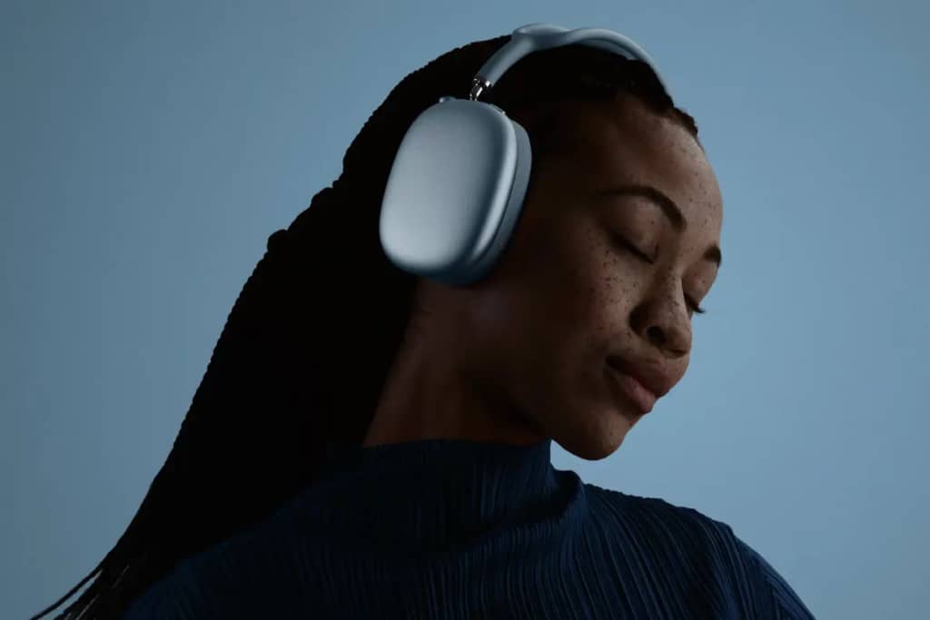 Apple представила нові накладні навушники AirPods Max 2