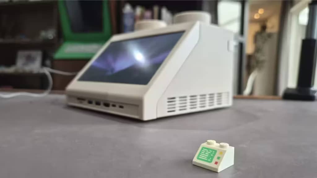 Представлений Mac Mini у вигляді деталі Lego
