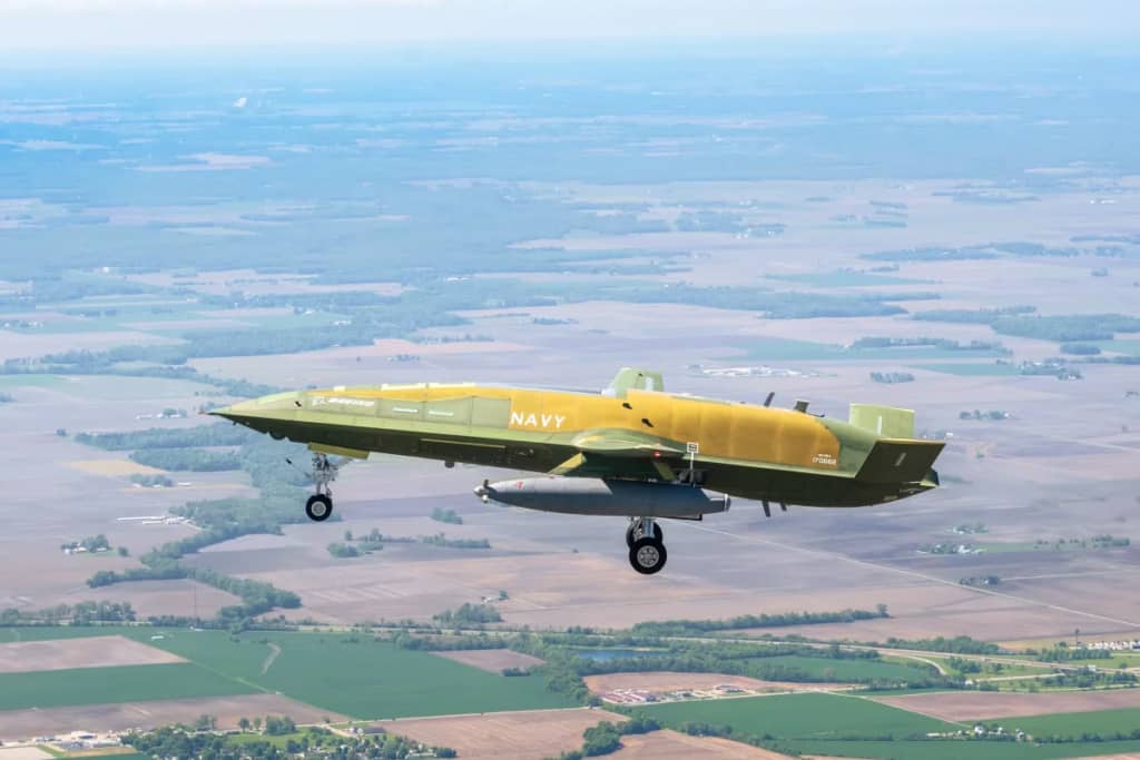 Новий безпілотник-заправник ВМС США завершив перший оперативний політ