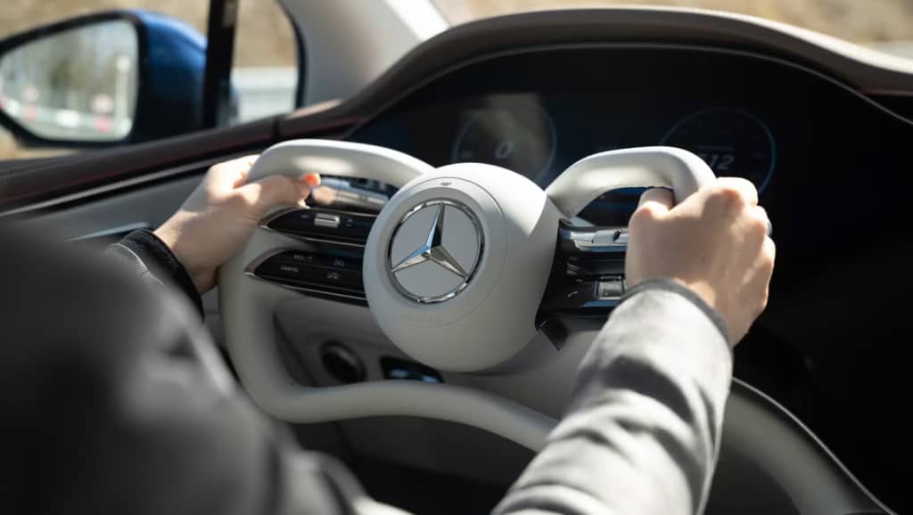 Mercedes відмовляється від традиційного керма