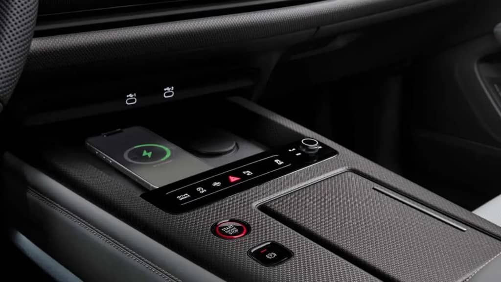 Audi відмовляється від використання Piano Black у дизайні інтер’єру