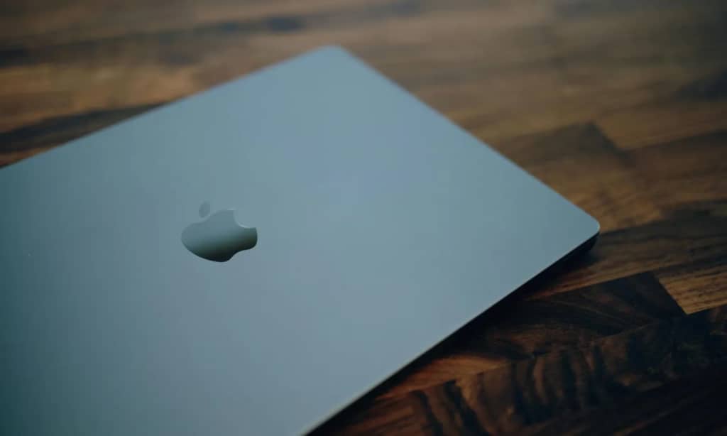 Apple готує особливий MacBook Ultra з інноваційним OLED-дисплеєм
