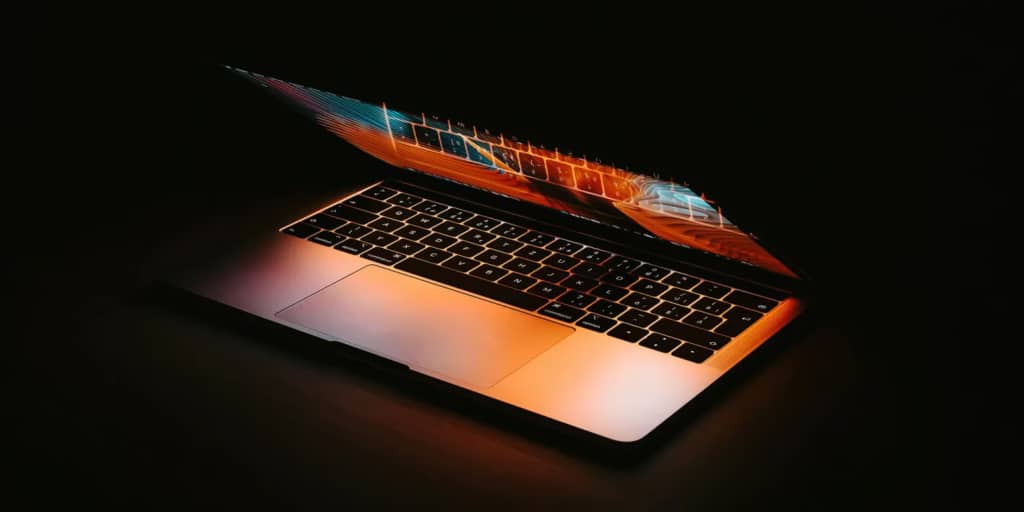 Apple планує впровадити тандемні OLED-панелі в MacBook Ultra та iMac