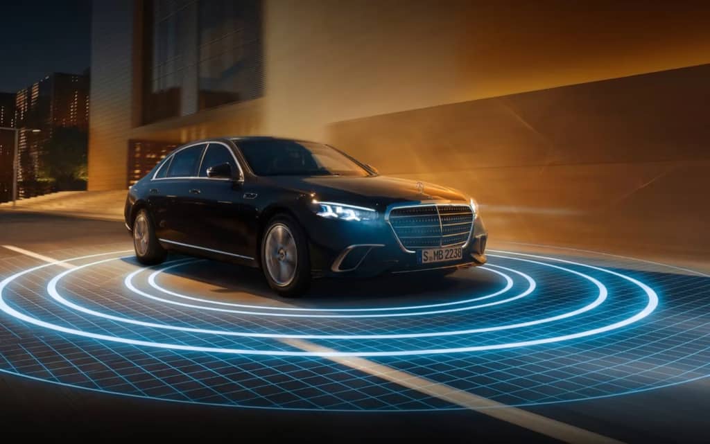 Mercedes-Benz запускає систему автоматичного виявлення вибоїн на дорогах