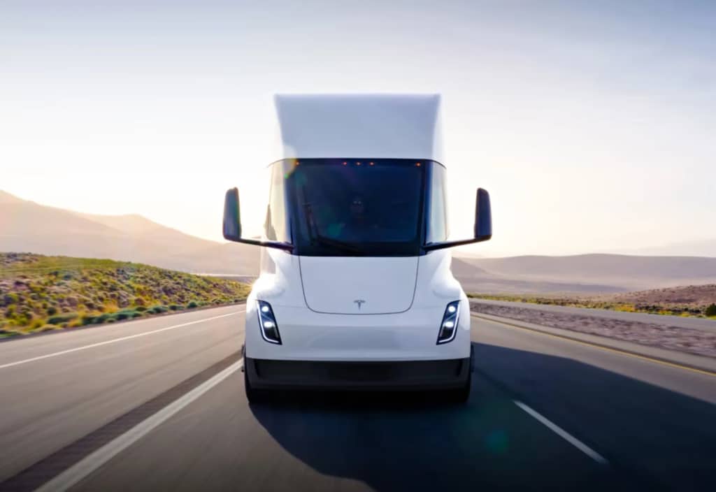 Tesla готує європейський дебют Semi