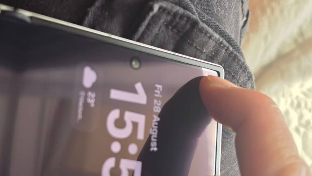 Galaxy Z Fold 8 вже дивує власників: дисплей почав деформуватися по кутах