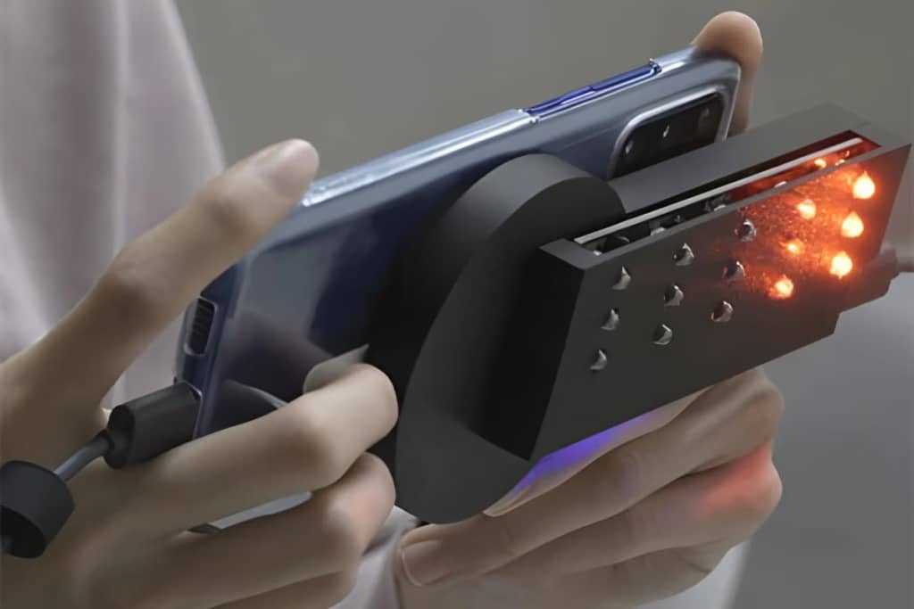 Доступний аксесуар перетворює смартфон на детектор прихованих камер