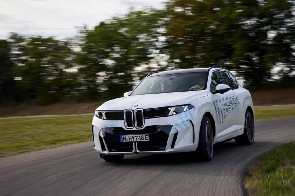 BMW готує швидкий водневий iX5