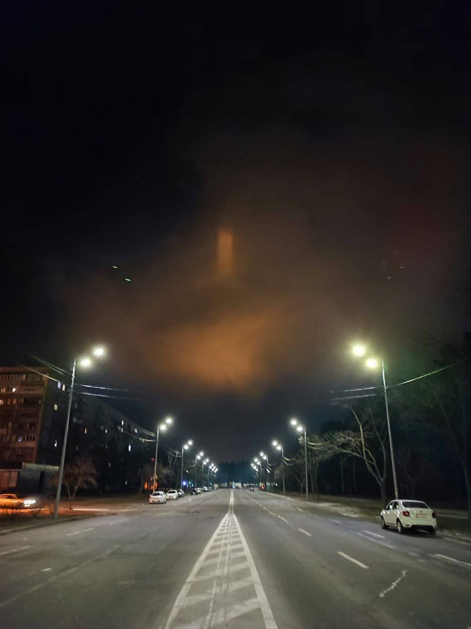 Вчені розповіли про причини появи загадкових променів у нічному небі