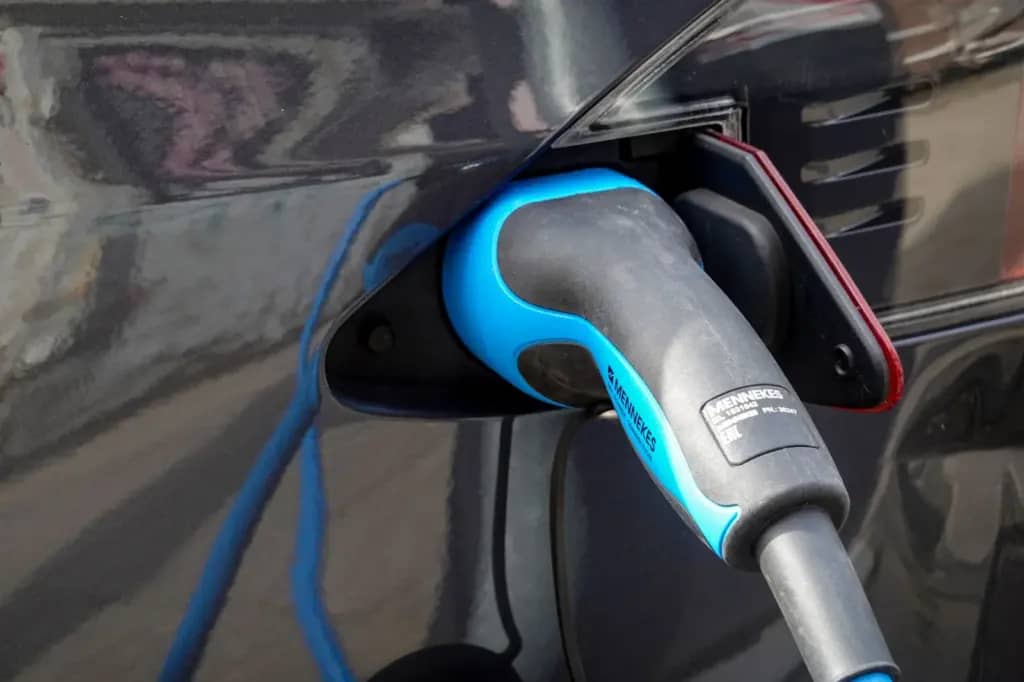 Шокуюче дослідження: Plug-in гібриди забруднюють повітря у 6 разів більше заявленого