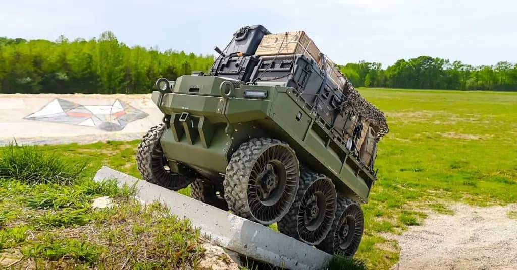Армія США обрала 6×6 робота Hunter WOLF для останньої милі бою