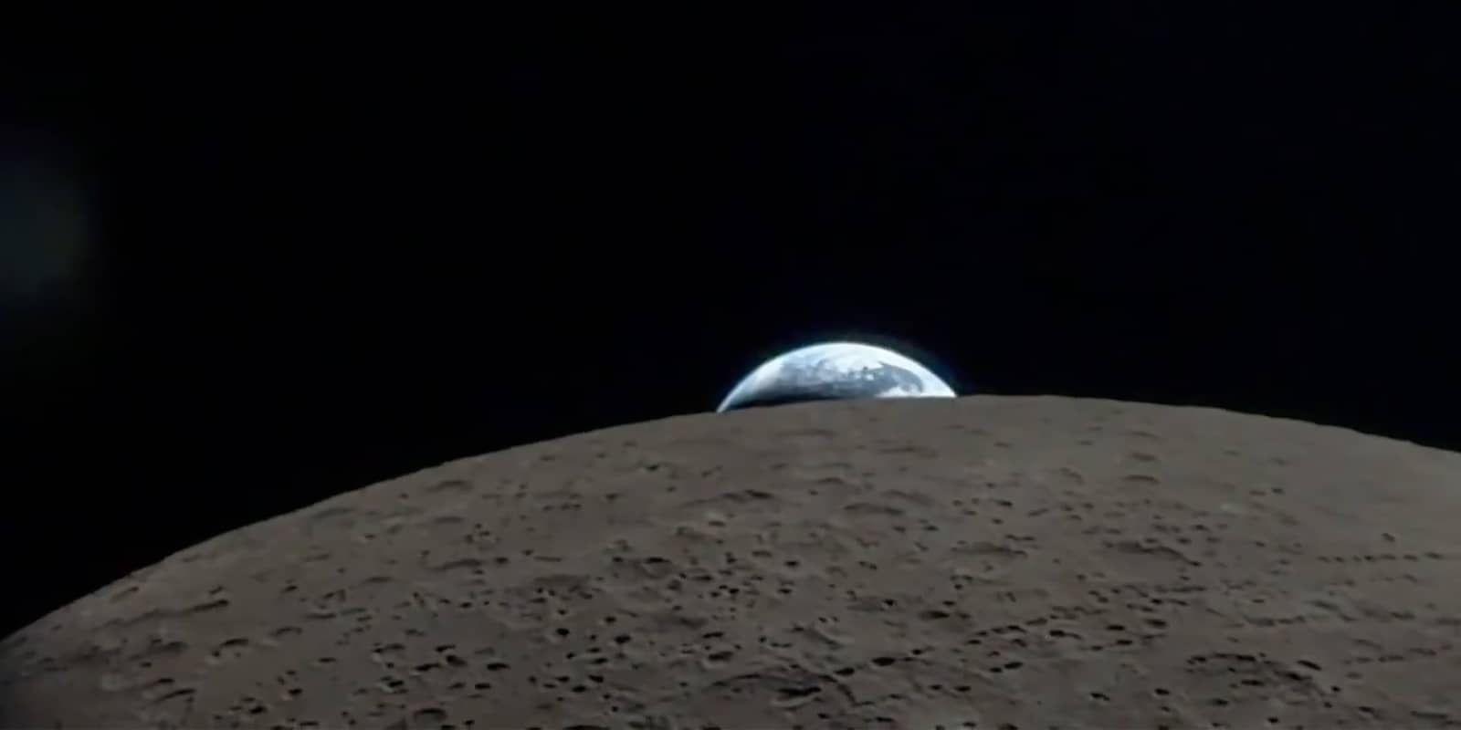 NASA показала відео з iPhone, яке зафіксувало відбиття Землі під час місії Artemis II