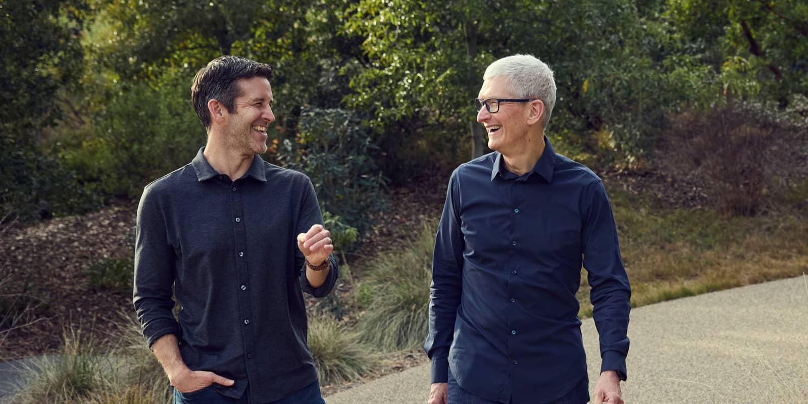 Тім Кук йде з посади CEO Apple, Джон Тернус стає новим керівником