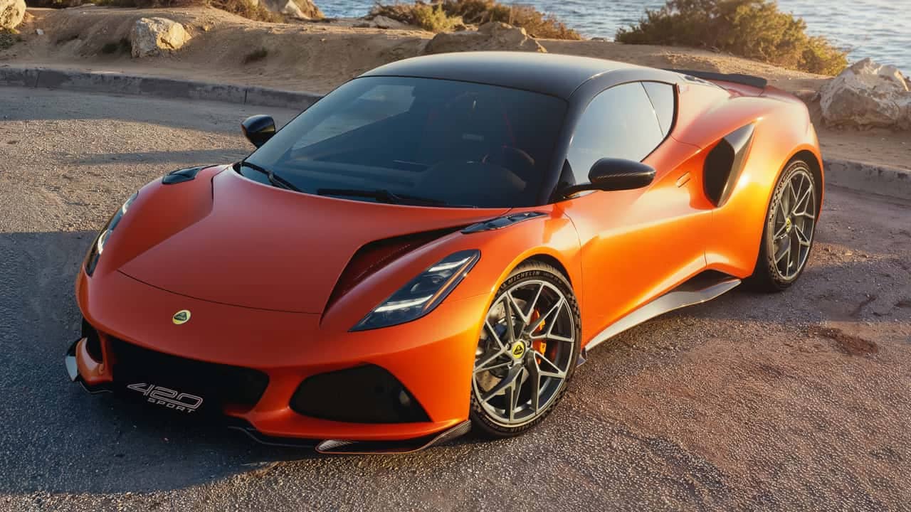 Lotus Emira 420 Sport: Більше потужності та менше ваги